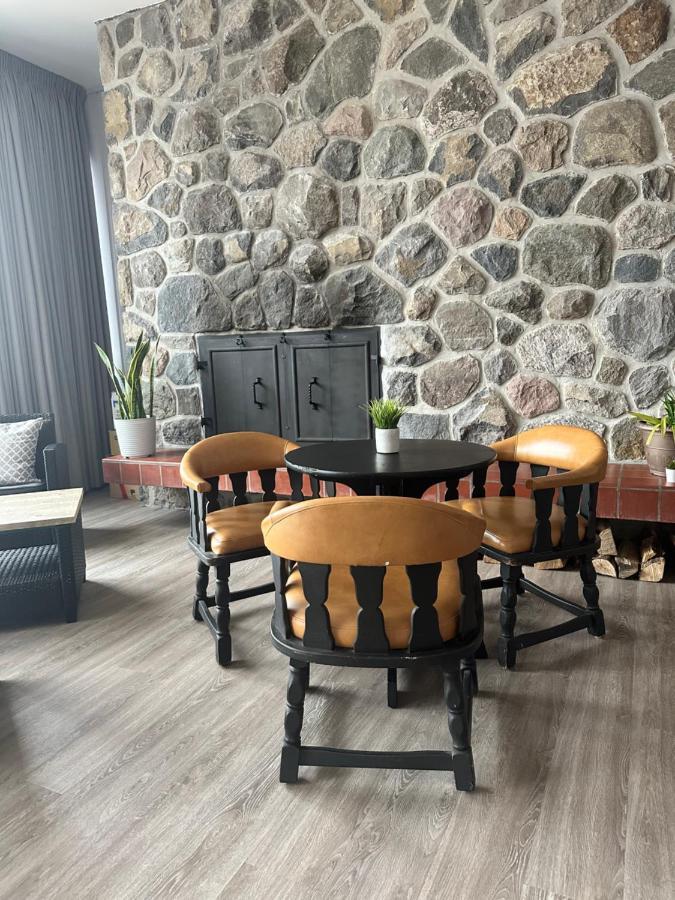 Hotel Far Hills Val-Morin Екстер'єр фото